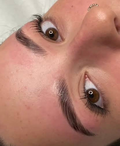 Lamination des sourcils - Browlift