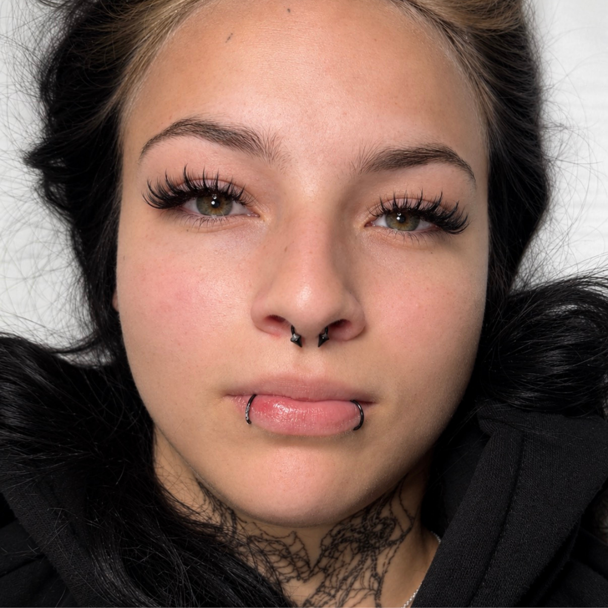 Pose complète d’extensions de cils — Styles variés