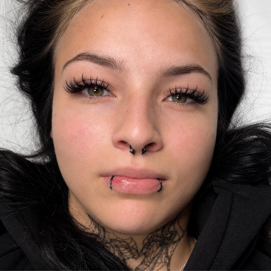 Pose complète d’extensions de cils — Styles variés