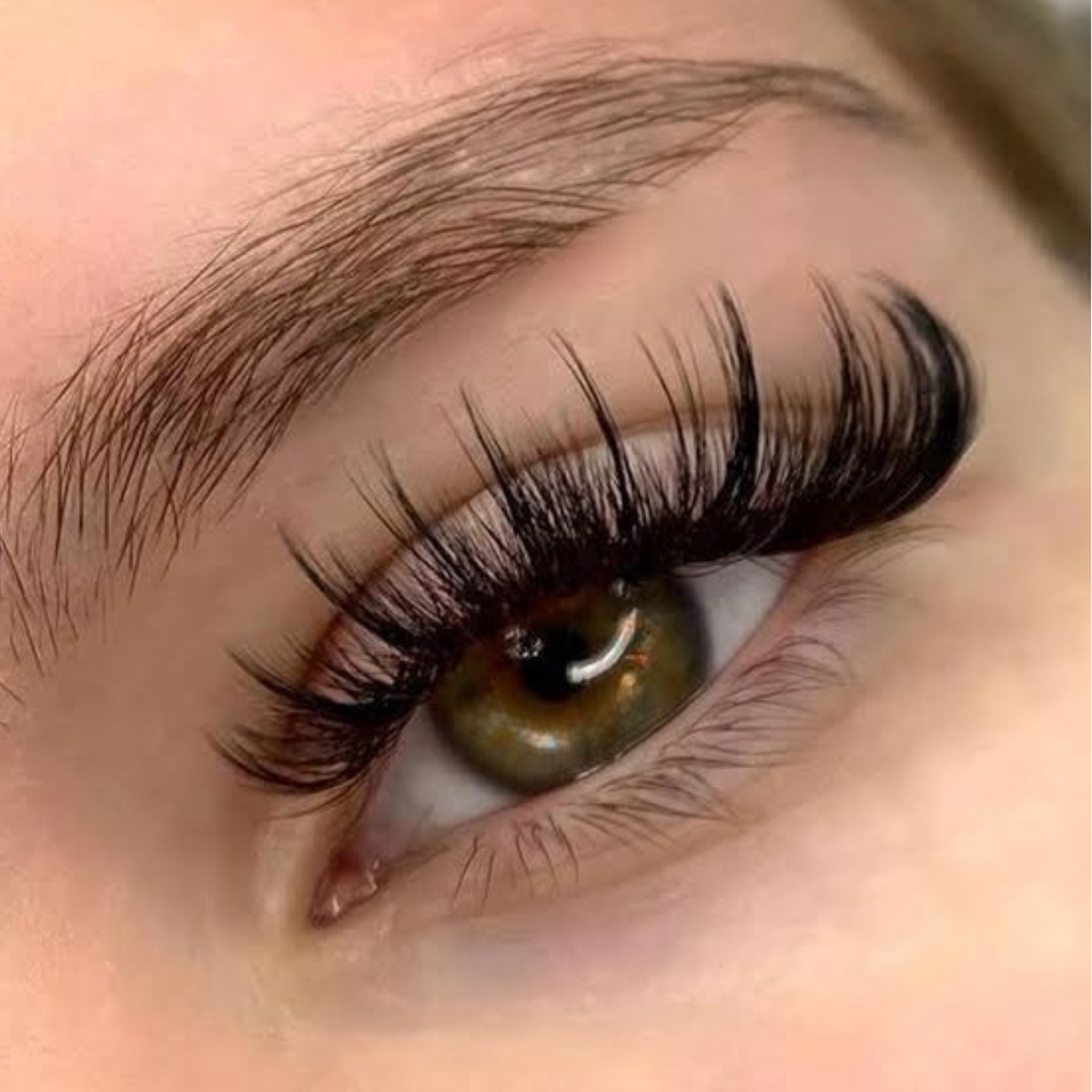 Pose complète d’extensions de cils — Styles variés