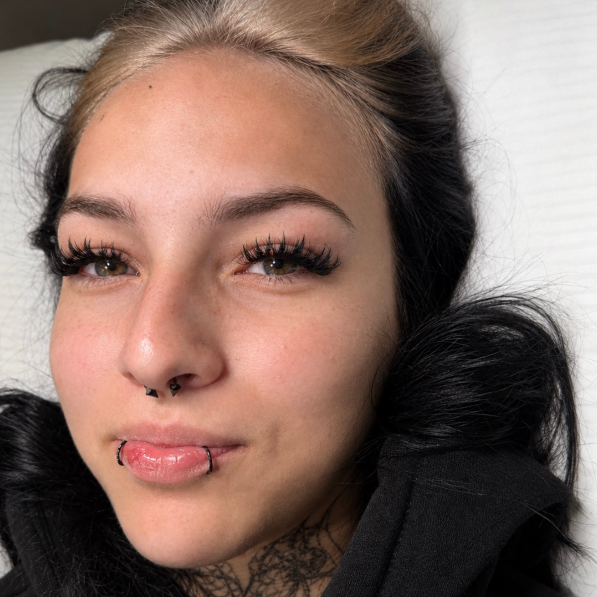 Pose complète d’extensions de cils — Styles variés