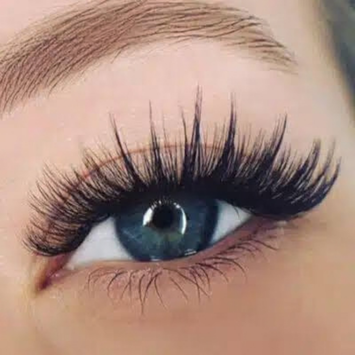 Pose complète d’extensions de cils — Styles variés